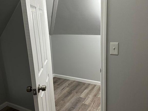 3rd image of 174 Westervelt Ave #3