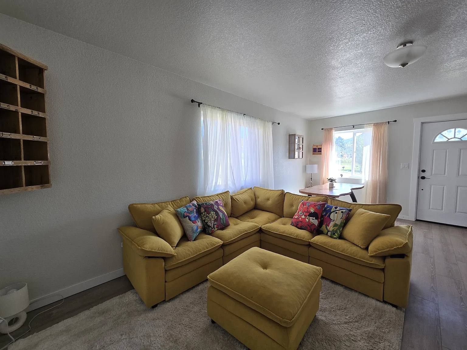 2 bed, 720 sqft, $1,800 — Photo 2