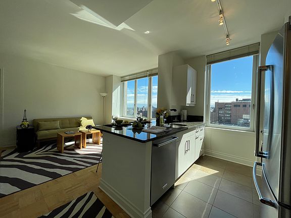 3rd image of 1510 Lexington Ave APT 16e