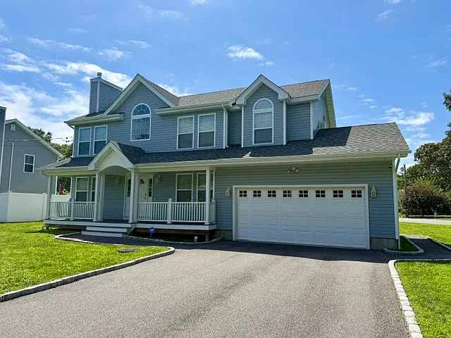 497 Carnation Dr — Photo 2