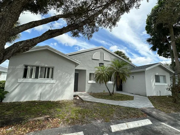 1056 Lake Victoria Dr APT B, West Palm Beach, FL 33411