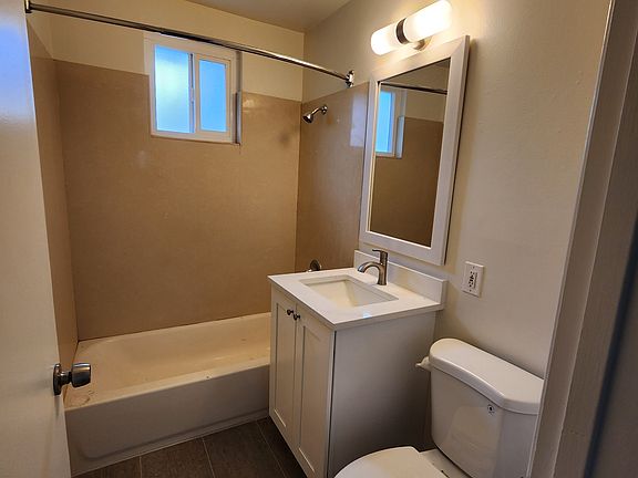 5th image of 682 Starr Ct