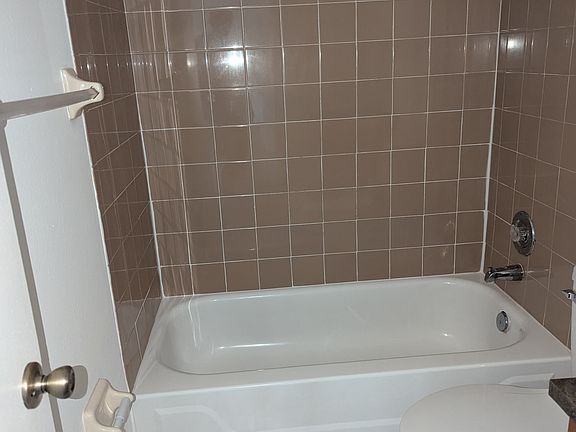 4th image of 1165 W 16th St #A