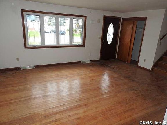 3rd image of 5835 Sutton Dr
