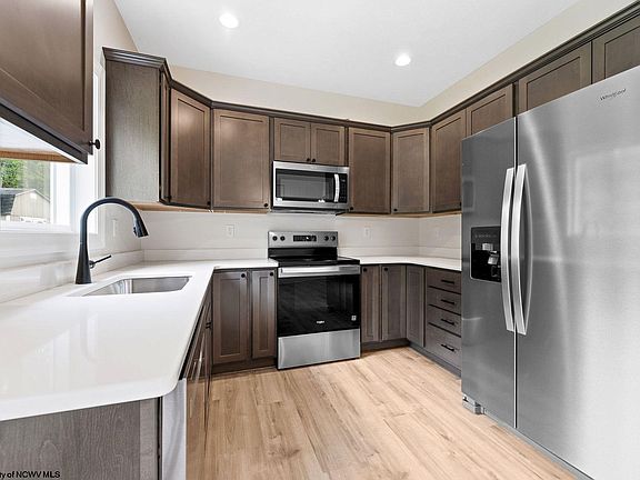 5th image of 984 Ashton Pl