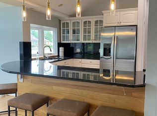 1656 Beverly Ave, Sylvan Lake, MI 48320