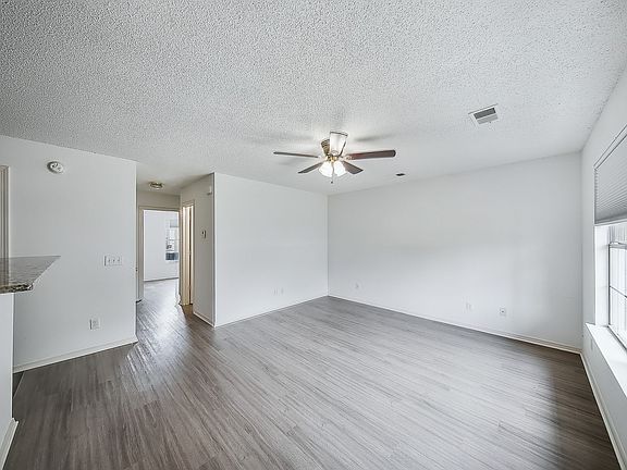 4th image of 1001 Main St SE #2