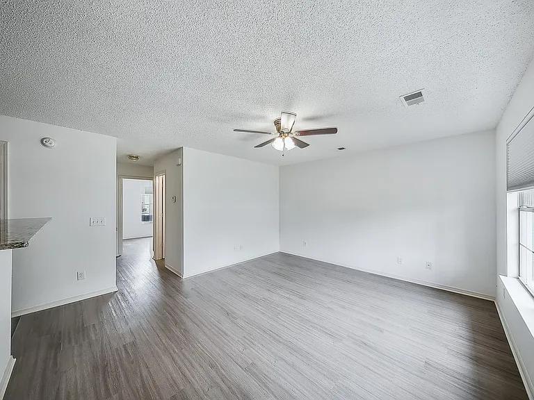 1001 Main St SE #2 — Photo 4