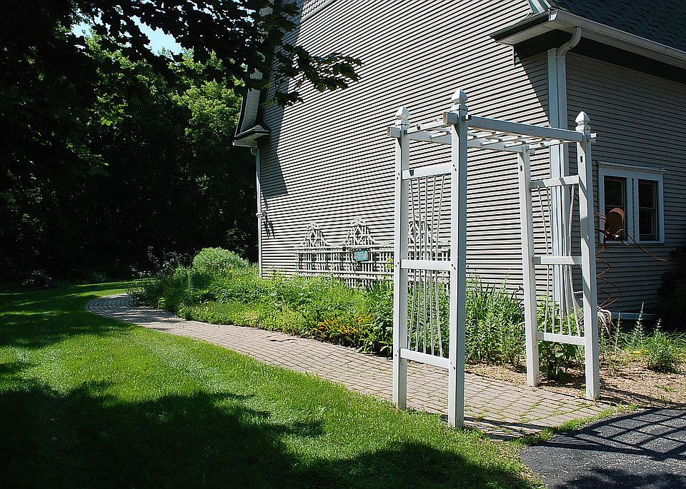 2nd image of 1815 N Shore Dr