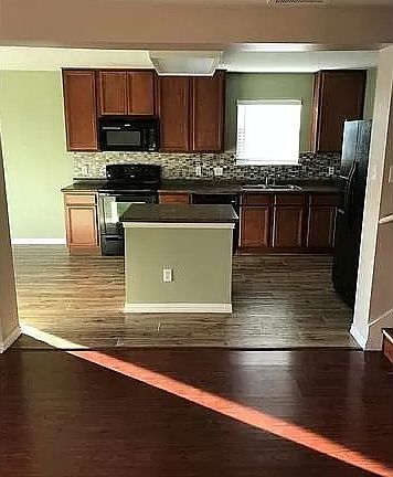 4th image of 13237 Coomes Dr