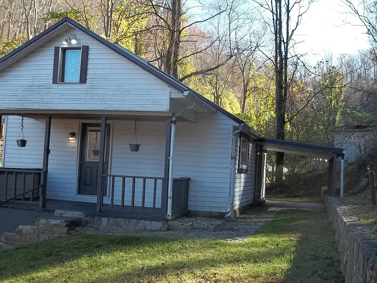 1043 Aspen Rd — Photo 3