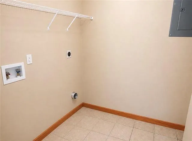 406 S Walnut St — Photo 7