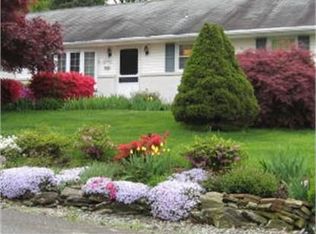 1916 Barton Dr, Lancaster, PA 17603