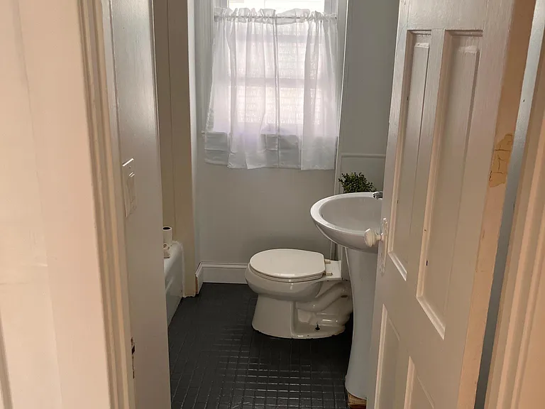 48 Lawn Ave — Photo 2