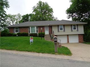 646 NE 54th Ter, Kansas City, MO 64118