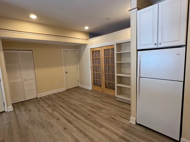658 Lakeshore Dr — Photo 8