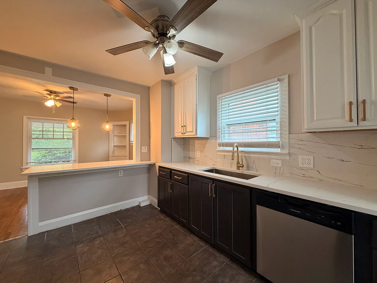 4 bed, 2000 sqft, $2,490 — Photo 3