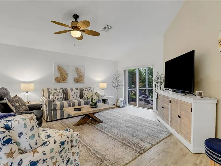 1106 Jardin Dr — Photo 5