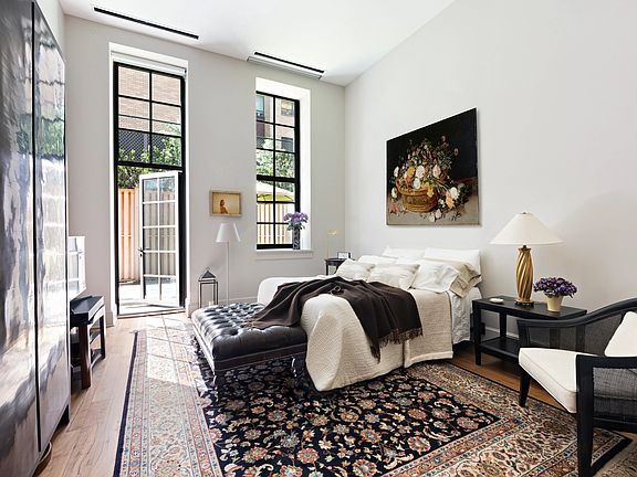 4th image of 520 W 45th St #1A