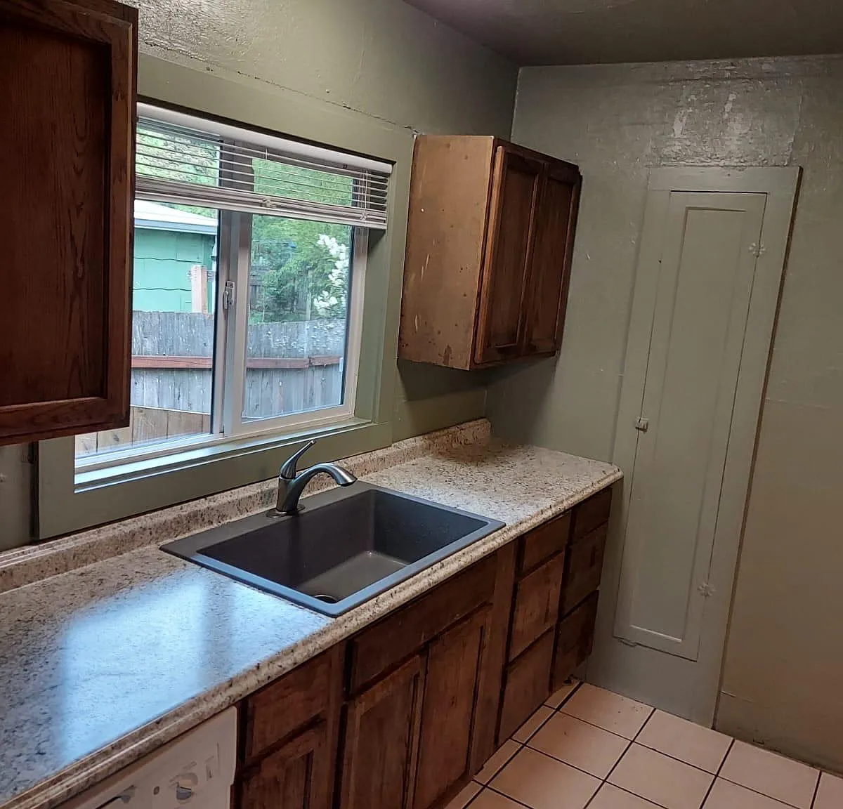 421 SW Twin Oaks Cir — Photo 4