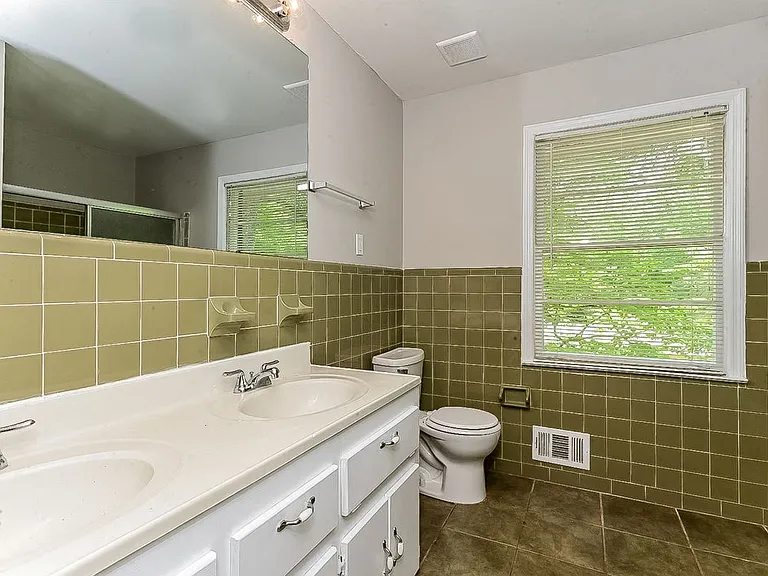 7015 Knollwood Dr — Photo 8