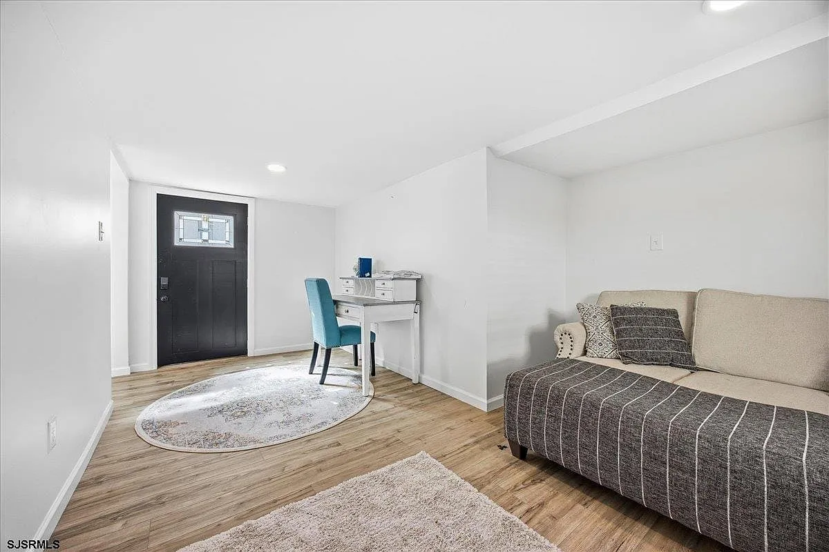 2 bed, 1.0 bath, $2,500 — Photo 4