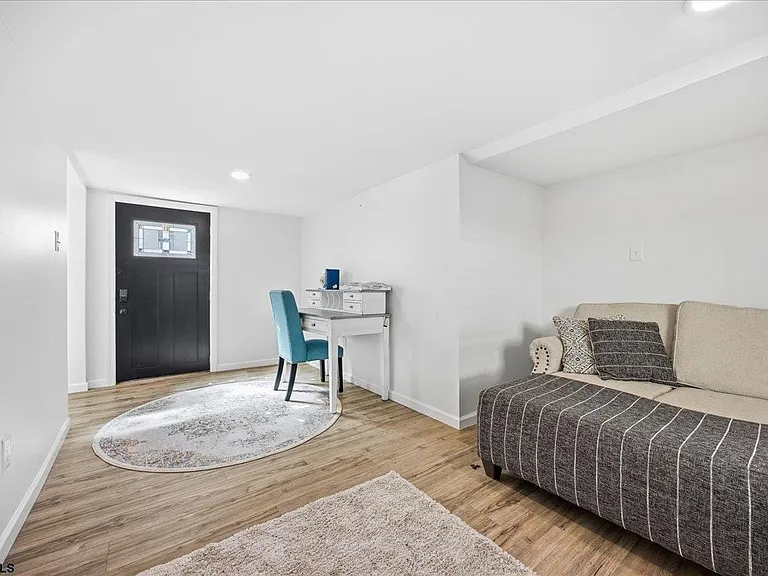 21 N Nashville Ave — Photo 4