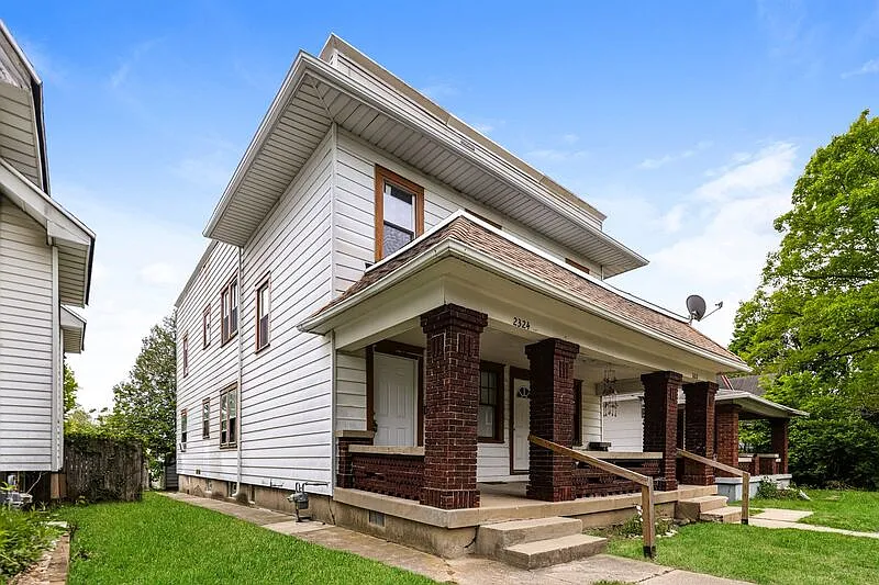 Building Photo - 2322-2324 Eastview Ave #2324