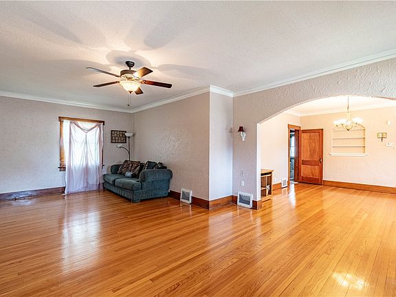 4th image of 2292 E Main St
