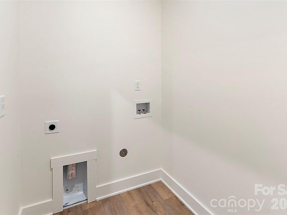 3rd image of 3161 Huffman St
