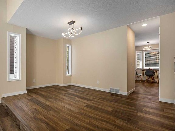 3rd image of 131 NE Stratton Cres SW