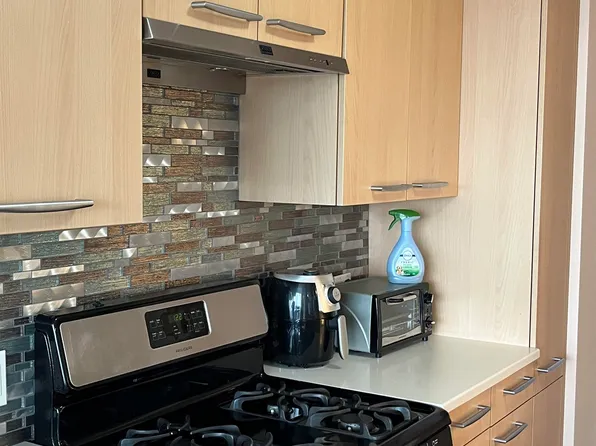 9060 Palisade Avenue image 1 of 26