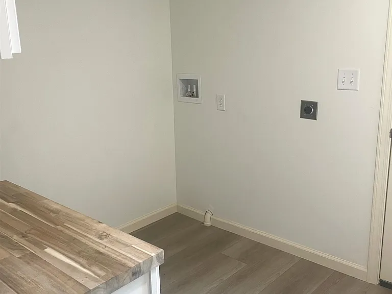 4588 1st Ave — Photo 13