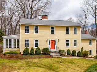 2 Cawdor Burn Rd, Brookfield, CT 06804