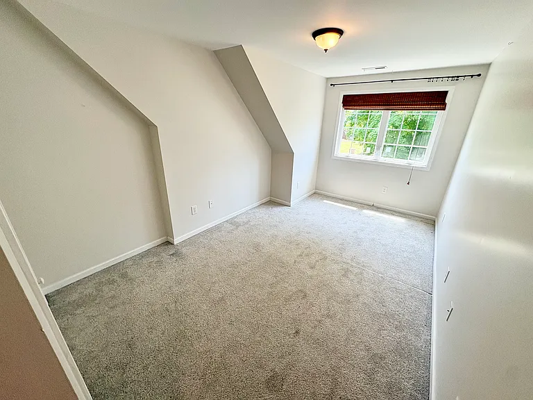 1233 Plymouth Ave — Photo 33