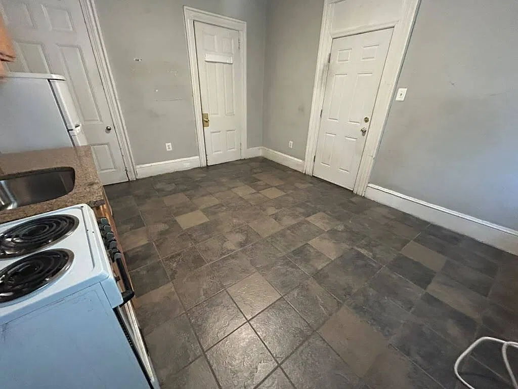 Studio, 250 sqft, $790 — Photo 3