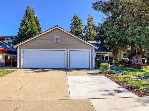 3rd image of 9401 Emerald Vista Dr