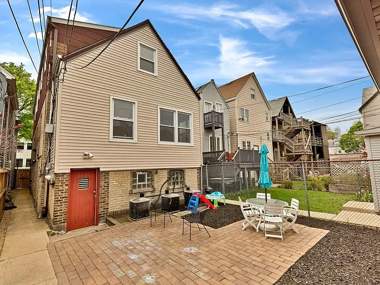 1746 W School St #2E — Photo 3