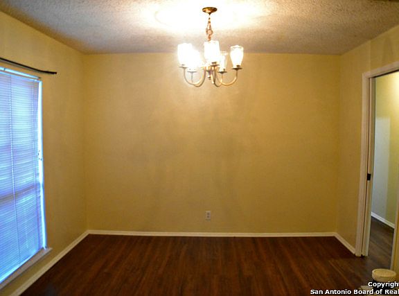 4th image of 8710 Tamarisk St