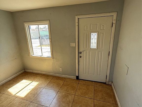 4th image of 560 S McDonnell Ave