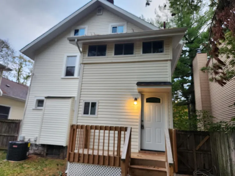 100 W North Broadway St — Photo 15