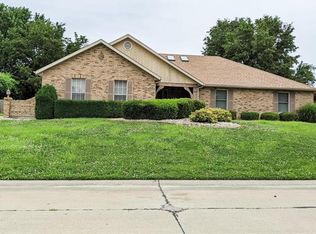 132 Pineywoods Dr, Swansea, IL