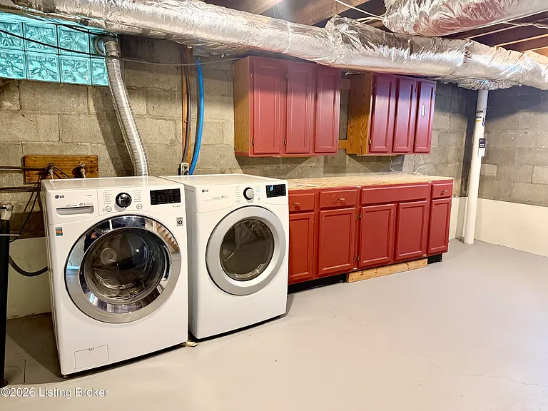 2219 Woodbourne Ave — Photo 14