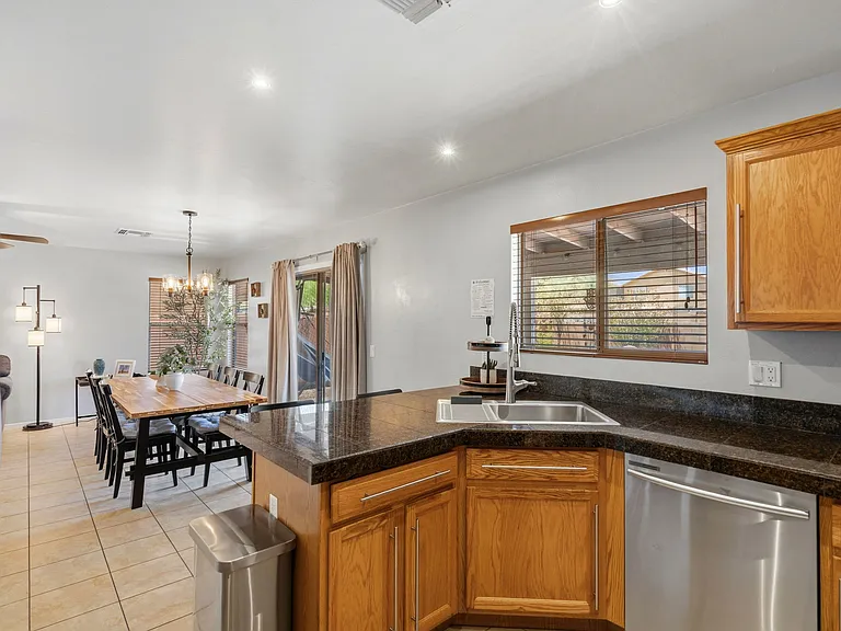 458 W Cedar Chase Dr — Photo 12