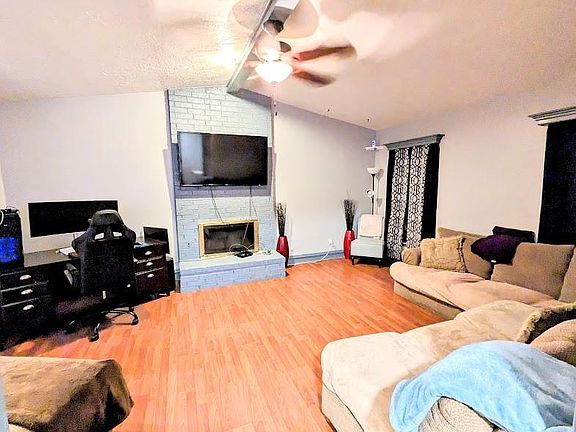 3rd image of 2125 Whiteoak Cir