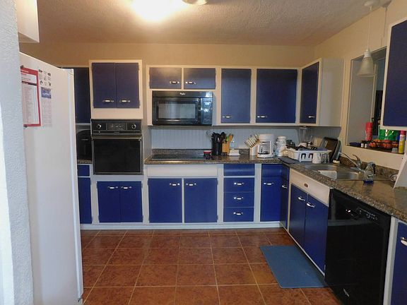 3rd image of 605 Hillcrest Dr
