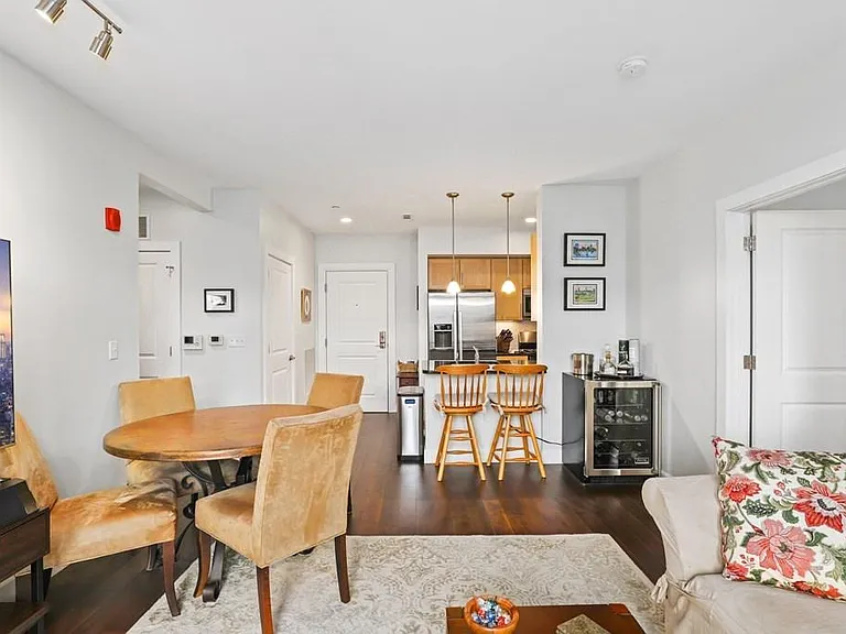 1501 Commonwealth Ave #302 — Photo 5