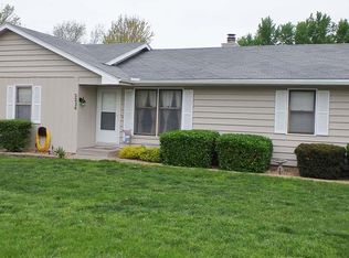 3236 SW Arrowhead Rd, Topeka, KS 66614