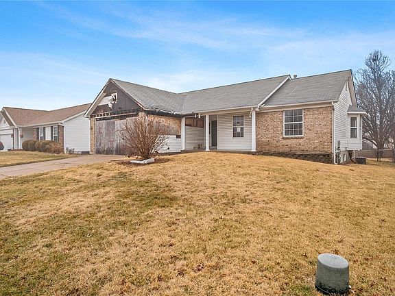 2nd image of 429 Slusser Ln