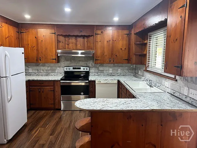16 Herty Ave — Photo 3